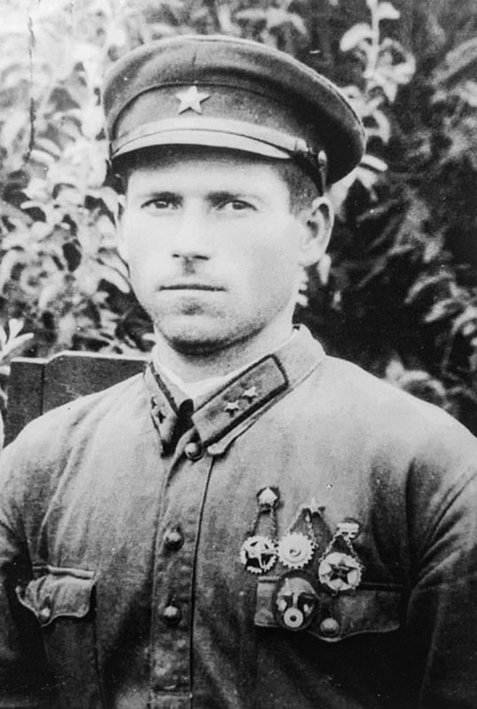 Cтаршина Иван Маковский — командир пулеметного взвода.