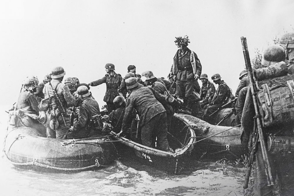Подготовка немцев к форсированию Днестра. Июль 1941. Фото из коллекции Алексея Руссанова и Евгения Балака