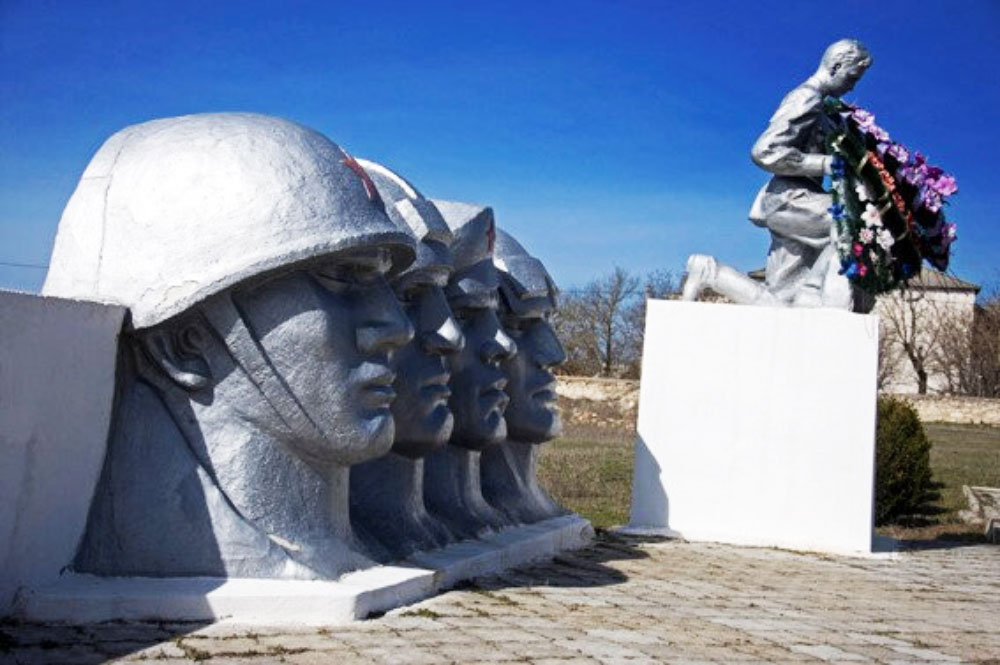 Братская могила, с. Бутор