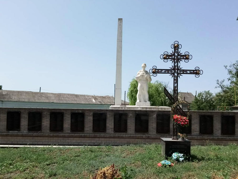 Братская могила, с. Малаешты