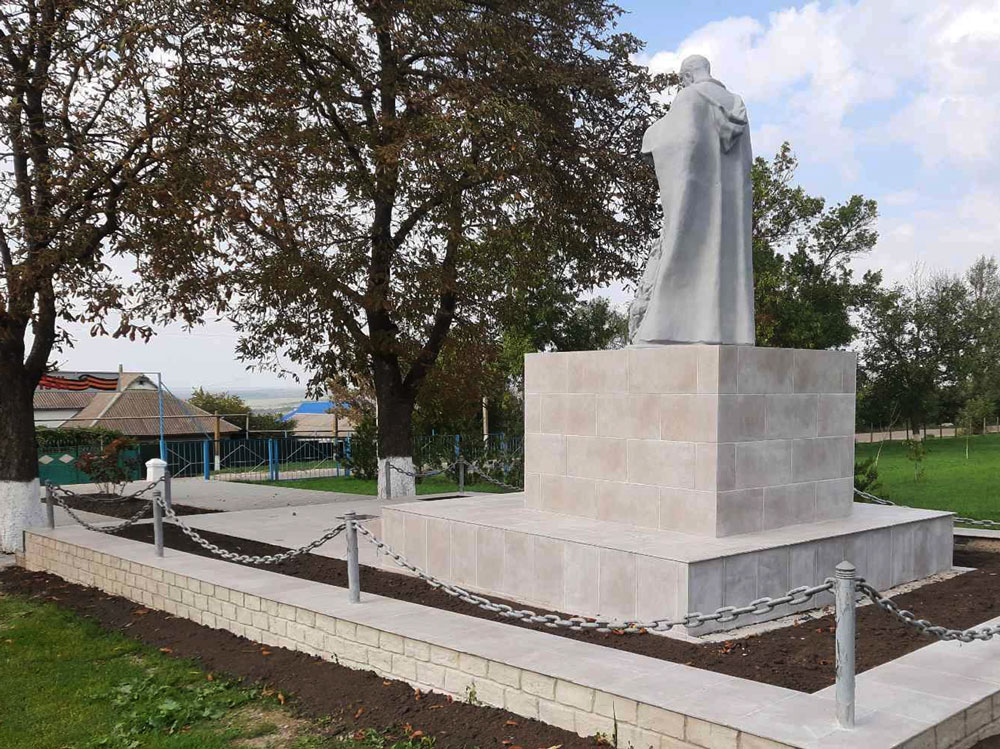 Братская могила, с. Шипка