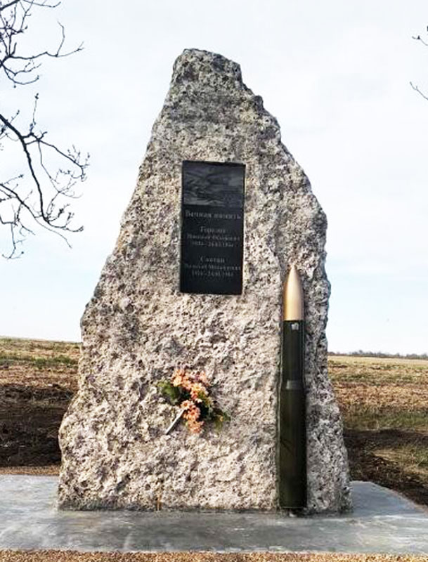 Памятный знак воинам-танкистам на трассе Рыбница-Каменка 06.05.2022 г. состоялось торжественное открытие памятного знака воинам-танкистам. Инициаторами его установки выступили представители мотосообщества «Северный город». В 1944 году механик-водитель Николай Скотин и радист-пулеметчик Николай Горелов погибли в результате ожесточенных боёв по освобождению северных районов Приднестровья. Танк, в котором находились 20-летние военные, сгорел. Танкистов захоронили на месте гибели, на обочине дороги в 4 километрах северо-западнее села Белочи Рыбницкого района.