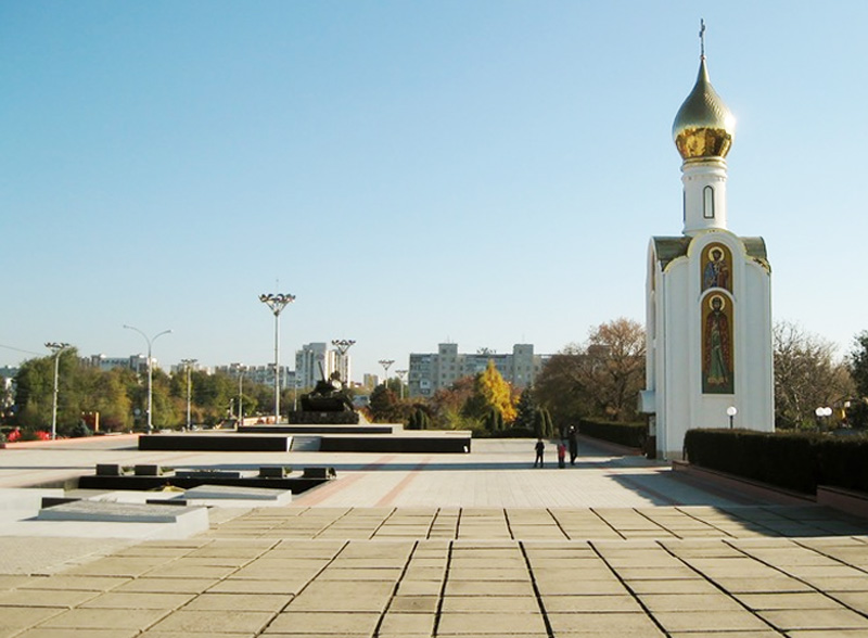 На Мемориале Славы захоронено около 1200 погибших бойцов и командиров Одесской и Ясско-Кишинёвской операций в 1944 г. На мемориале 14 братских могил.