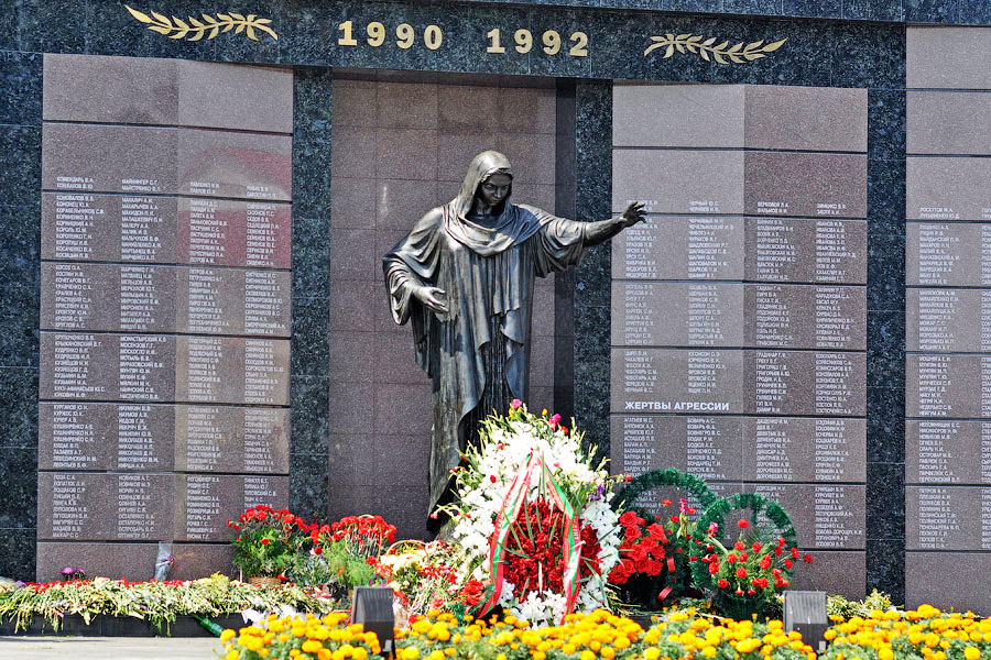 Стена Памяти, на которой высечены имена всех защитников Приднестровья